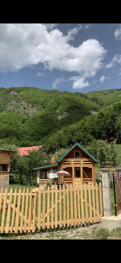 Guest House Ulaj Vusanje Luaran gambar